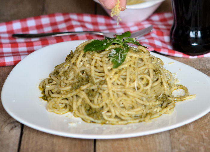 Špagete sa domaćim pesto đenoveze sosom