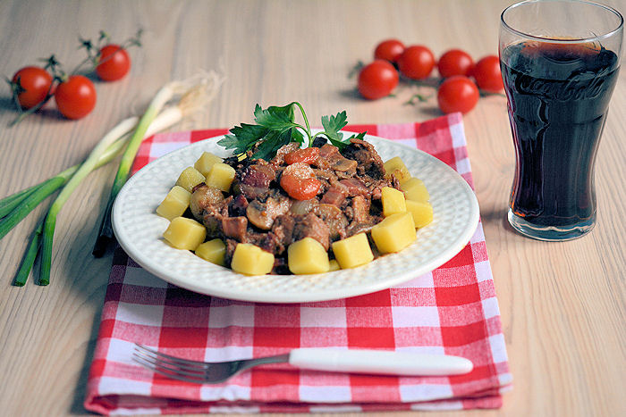 Govedina na burgundski način (Boeuf bourguignon)