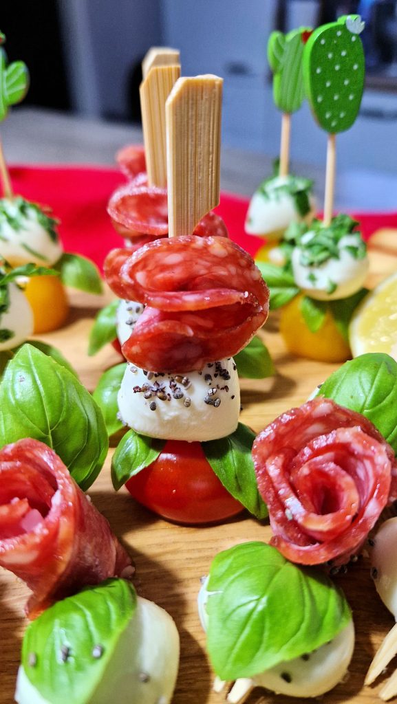 Kapreze brošete mini ražnjići | Minjina Kuhinjica