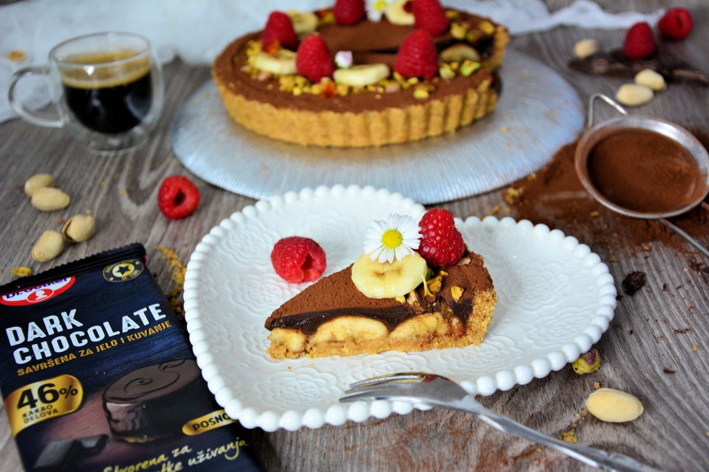 Sočan čokoladni tart sa bananama presek