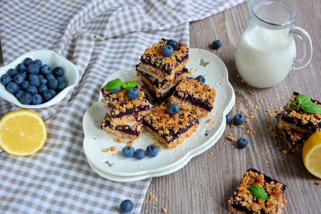 Veganske kocke sa borovnicama i chia džemom | Minjina Kuhinjica Veganske kocke sa borovnicama i chia džemom