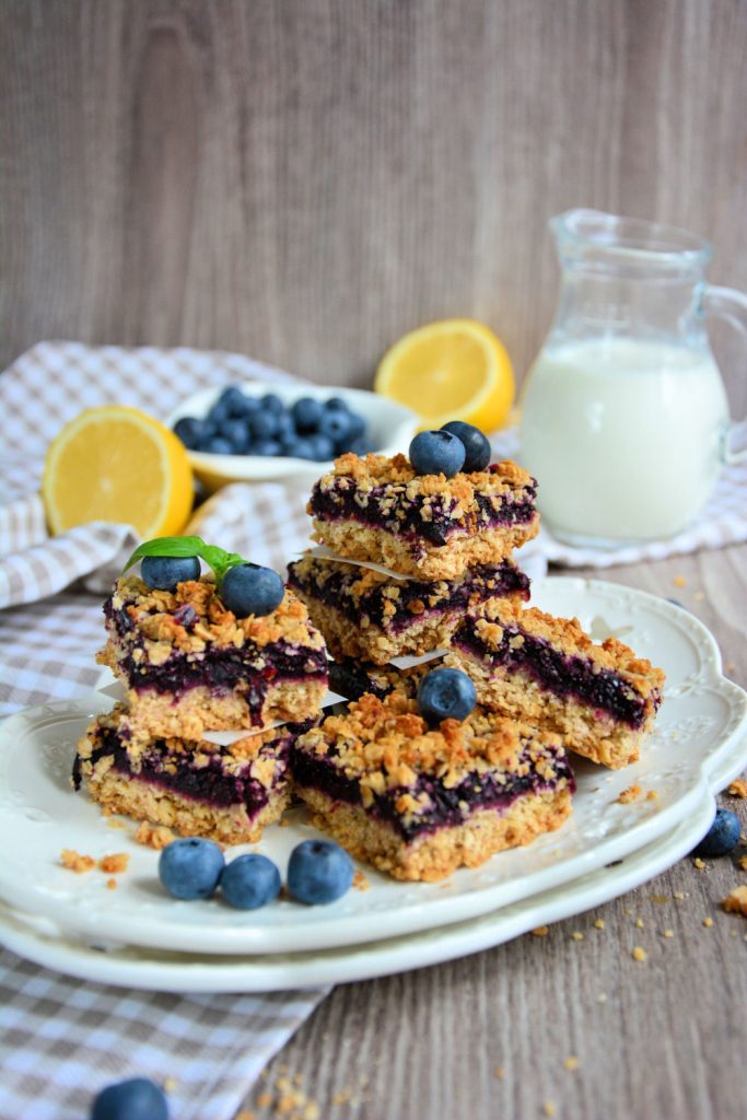 Veganske kocke sa borovnicama i chia džemom | Minjina Kuhinjica Veganske kocke sa borovnicama i chia džemom