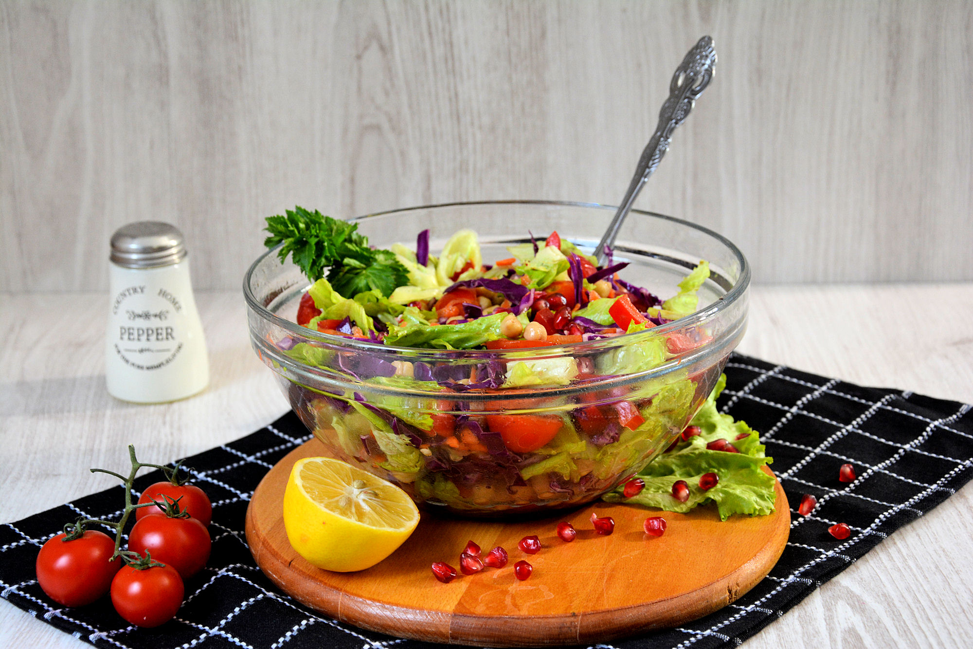 Salata od povrća i leblebije