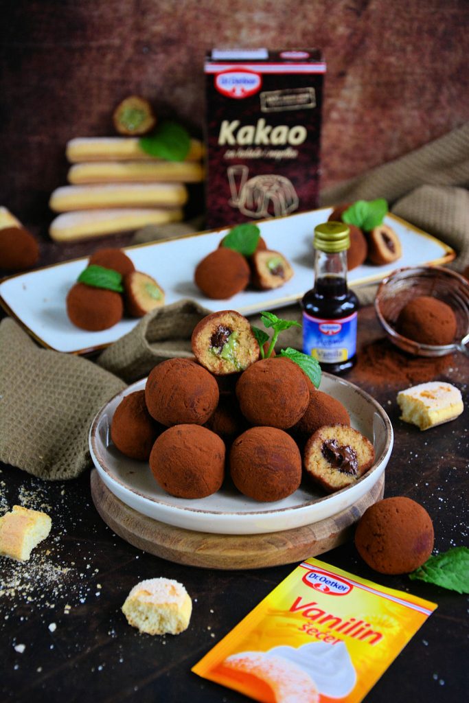 Tiramisu kuglice prelivene kakaom punjene Nutelom i pistać kremom | Minjina Kuhinjica Tiramisu kuglice prelivene kakaom punjene Nutelom i pistać kremom