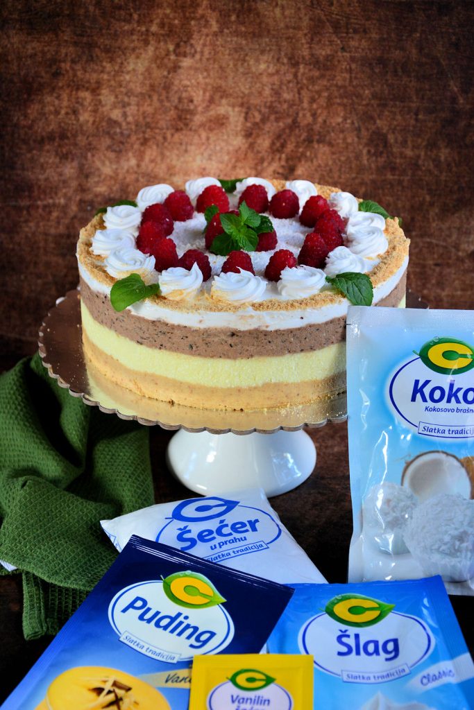 Pesak torta sa slojevima od plazme kokosa i oraha dekorisana šlagom i malinama | Minjina Kuhinjica Pesak torta sa slojevima od plazme kokosa i oraha dekorisana šlagom i malinama