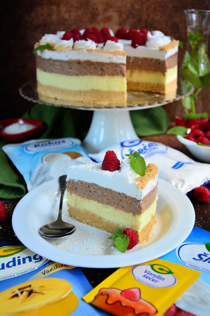 Pesak torta sa slojevima od plazme kokosa i oraha dekorisana šlagom i malinama | Minjina Kuhinjica Pesak torta sa slojevima od plazme kokosa i oraha dekorisana šlagom i malinama