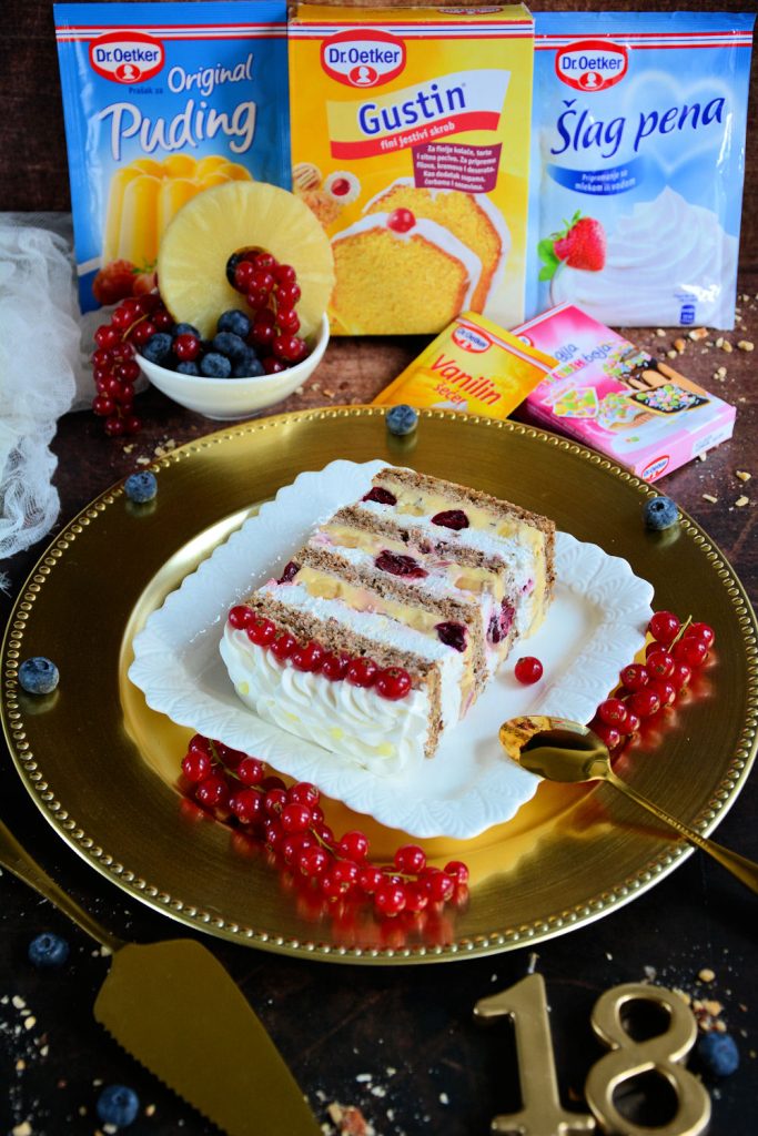 Moskva torta sa ananasom višnjama i šlagom recept Minjina Kuhinjica