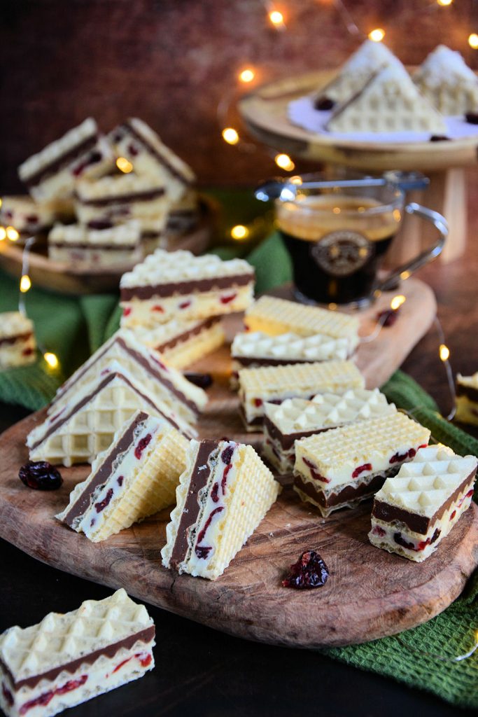 Gotove oblande isečene na štanglice poslužene na tacni