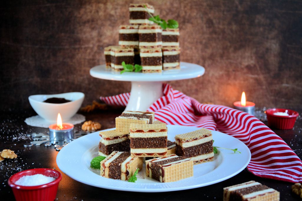 posni kolač sa oblandama i marmeladom