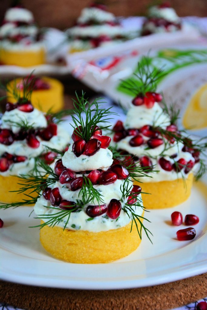 Praznično predjelo od palente u obliku jelke | Minjina Kuhinjica Praznično predjelo od palente u obliku jelke