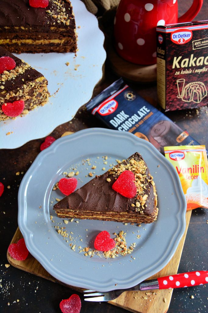 Ambasador torta presek sa dva fila