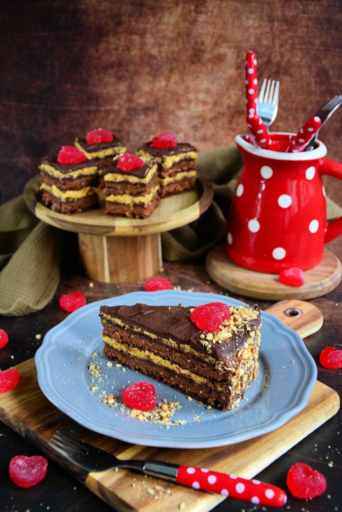 Ambasador torta presek sa dva fila