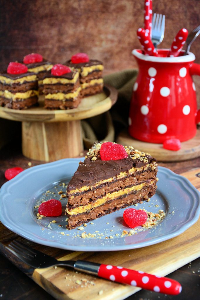 Ambasador torta presek sa dva fila