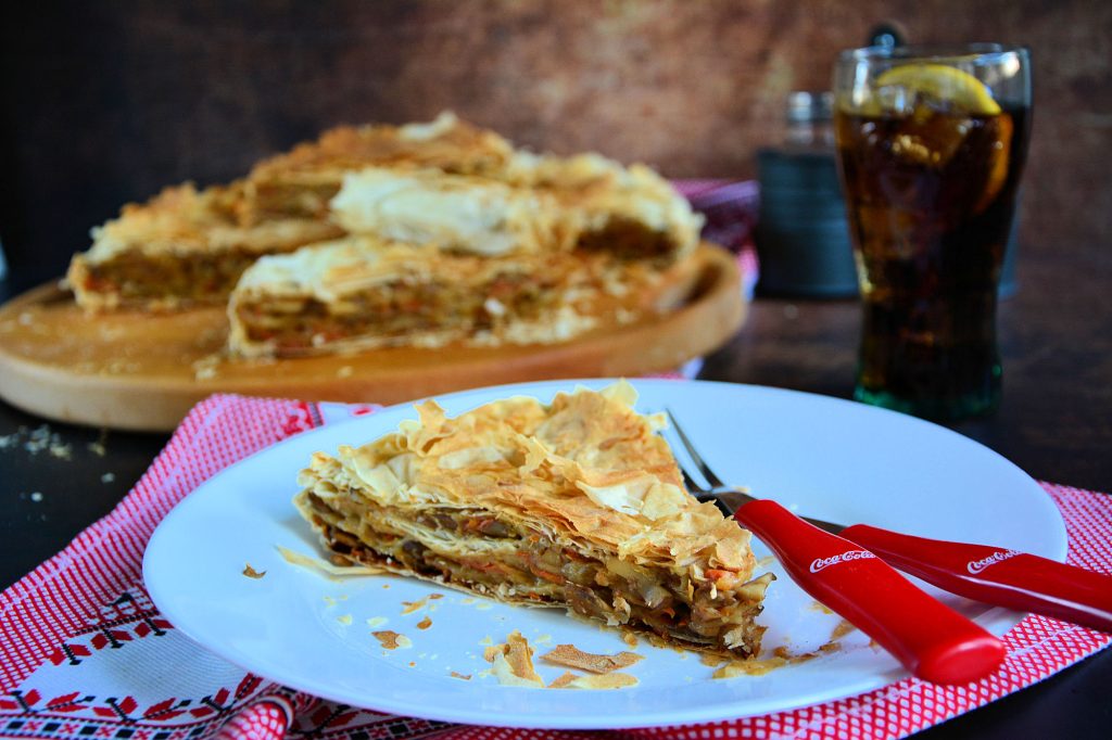 Posni burek na vodi bez ulja sa povrćem pečen u okrugloj tepsiji | Minjina Kuhinjica Posni burek na vodi bez ulja sa povrćem pečen u okrugloj tepsiji