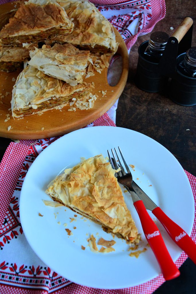 Posni burek na vodi bez ulja sa povrćem pečen u okrugloj tepsiji | Minjina Kuhinjica Posni burek na vodi bez ulja sa povrćem pečen u okrugloj tepsiji