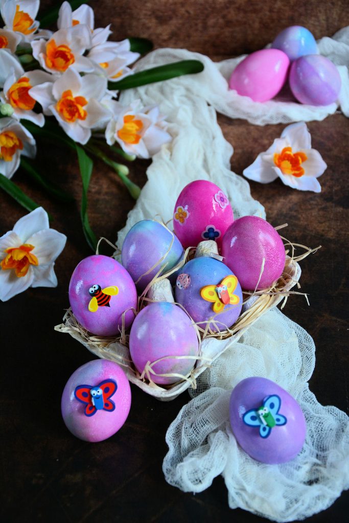 Penušavo farbanje vaskršnjih jaja