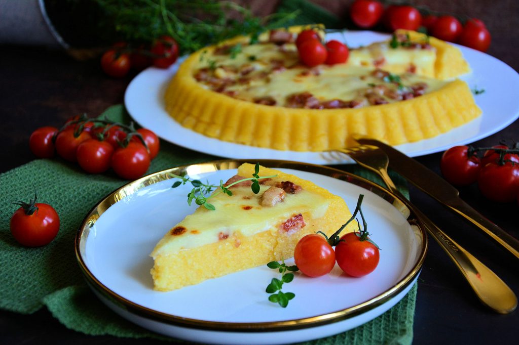 Palenta sa kajmakom i hrskavom slaninom iz rerne