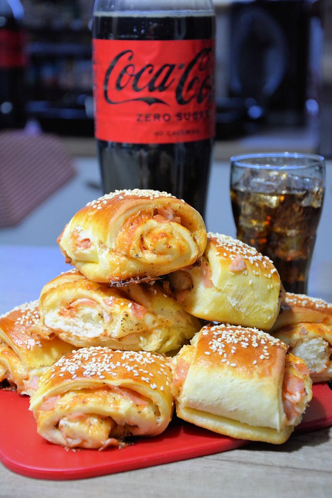 Najmekše pizza rolnice sveže pečene sa susamom na vrhu
