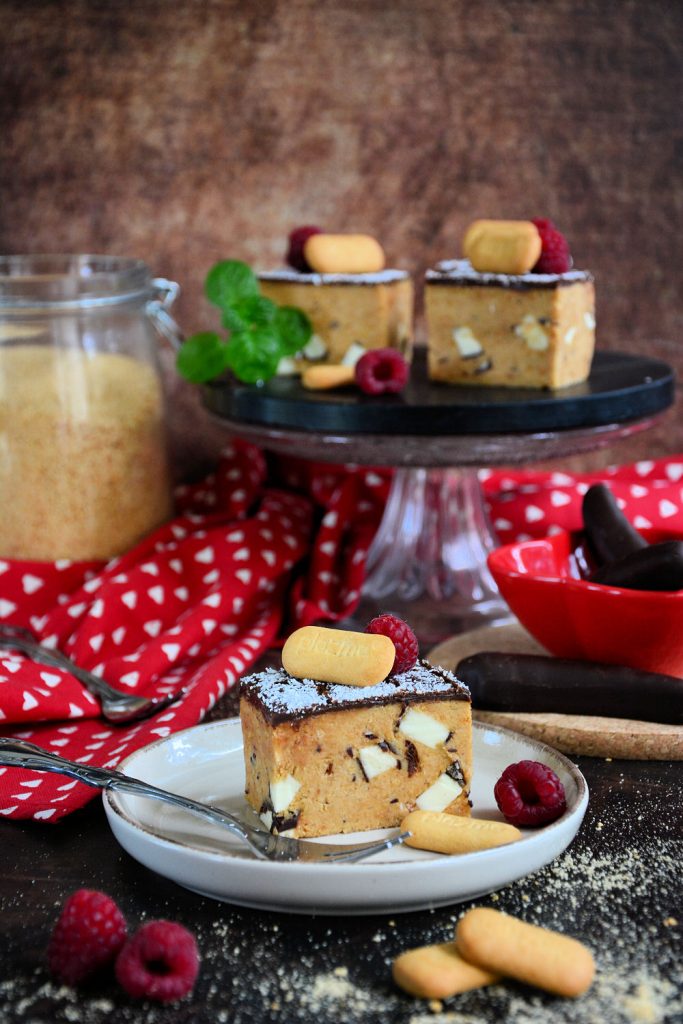 Krem bananica torta bez pečenja sa plazmom i čokoladnim prelivom Krem bananica torta bez pečenja sa plazmom i čokoladnim prelivom