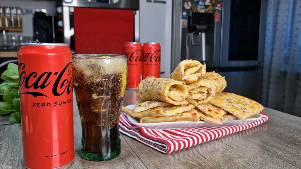 Slana palačinka iz rerne poslužena uz Coca Colu Zero